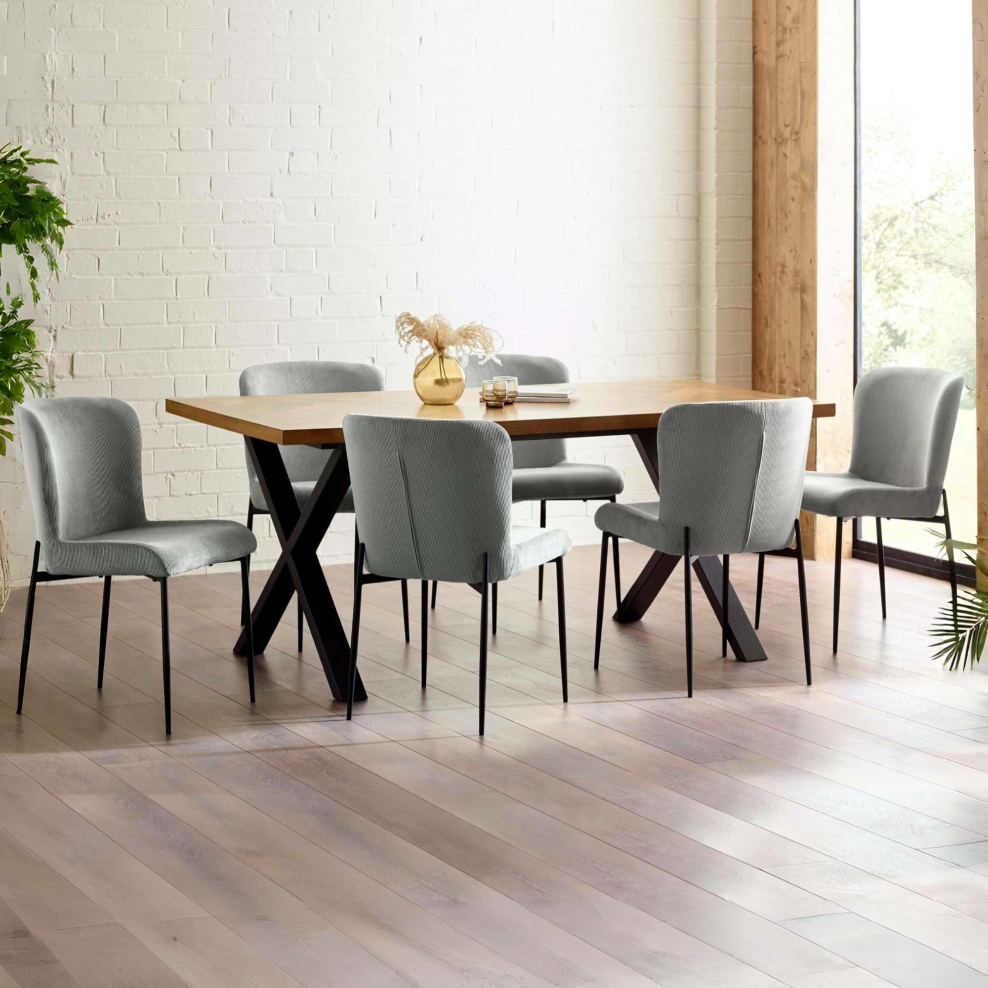 Aron Dining Table