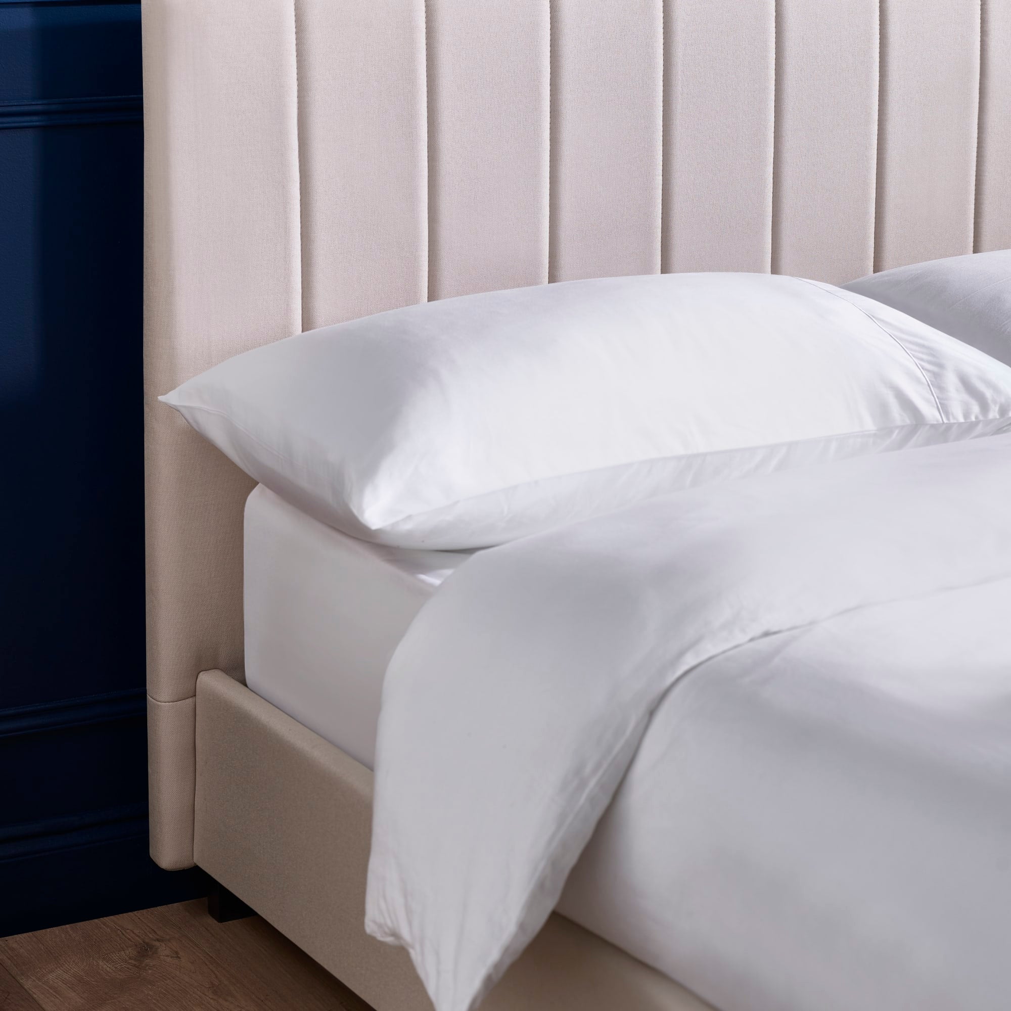 Aylen Oatmeal Linen Upholstered 150cm King Size Bed Frame