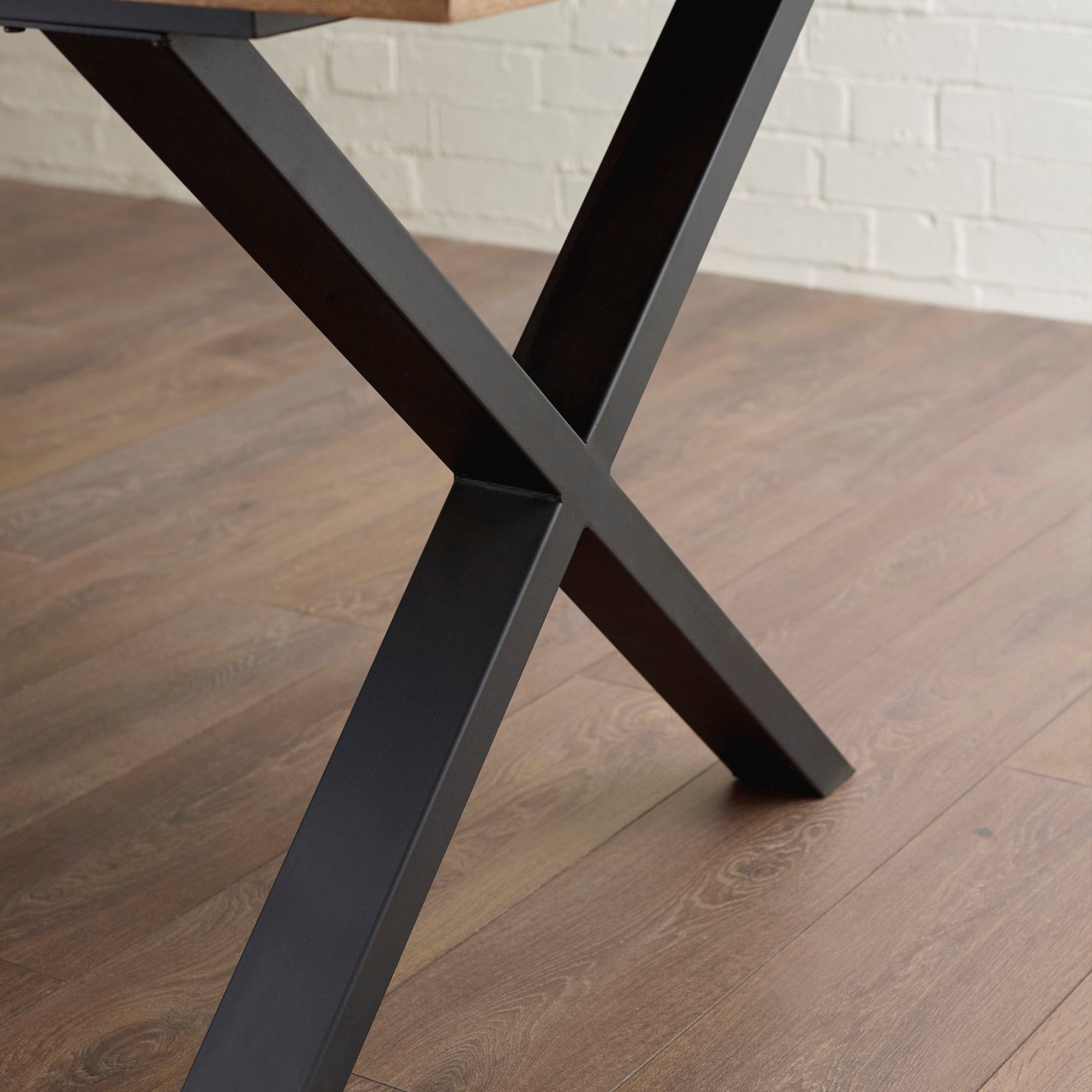 Aron Dining Table