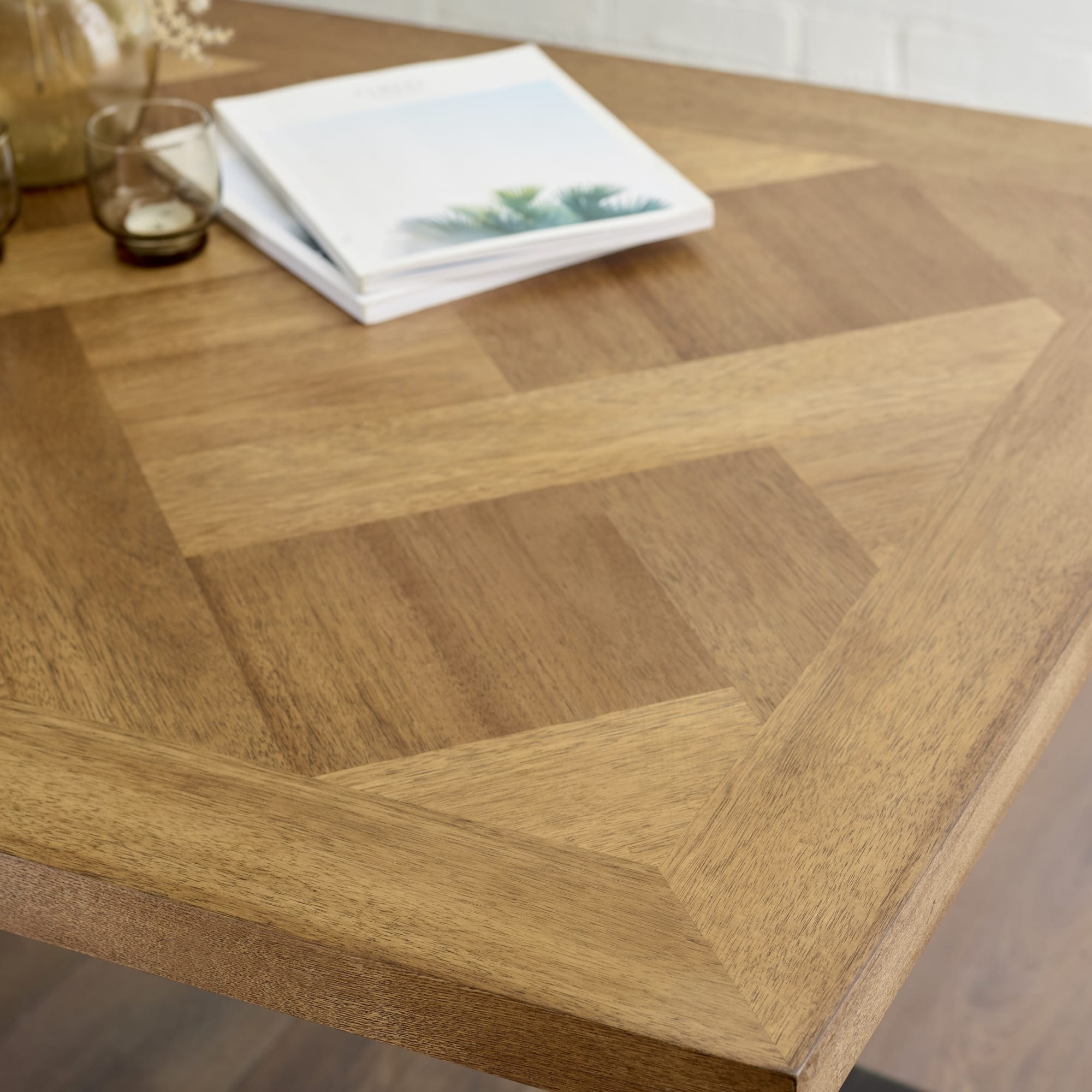 Aron Dining Table