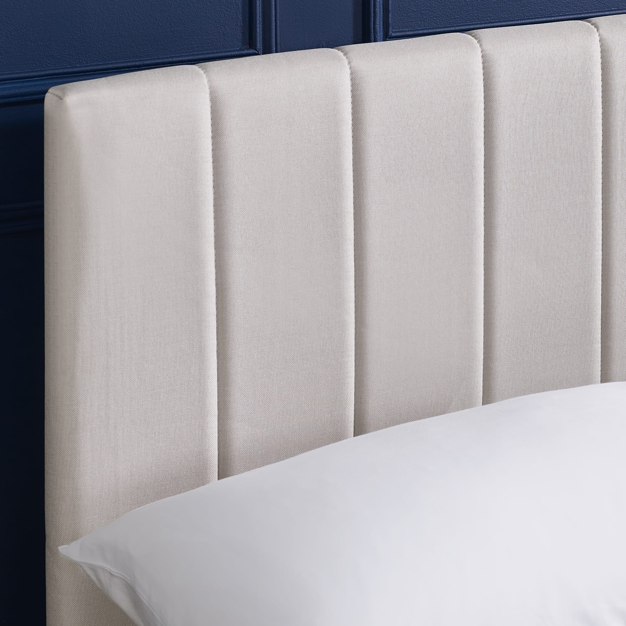 Aylen Oatmeal Linen Upholstered 150cm King Size Bed Frame