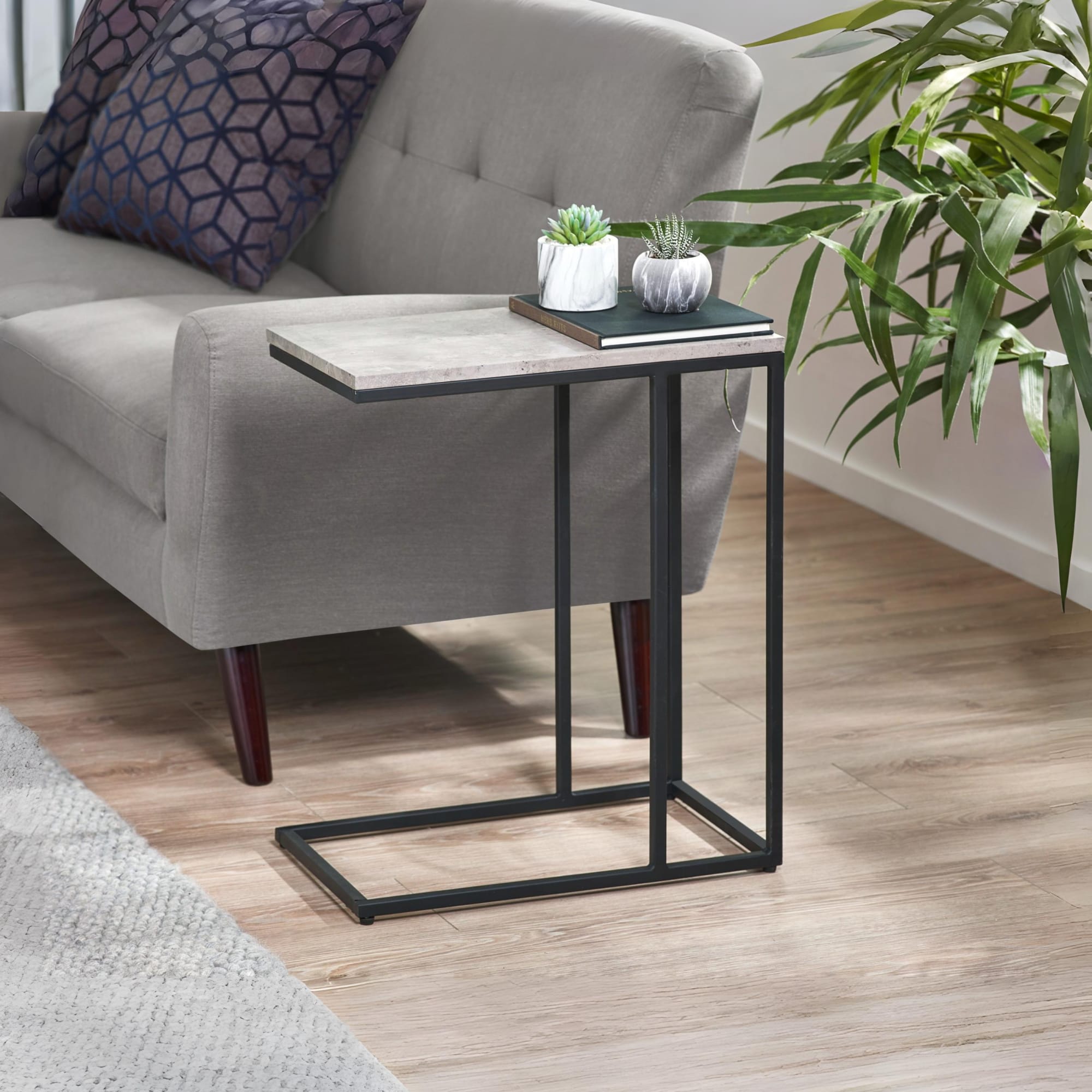 Staten Drinks Table