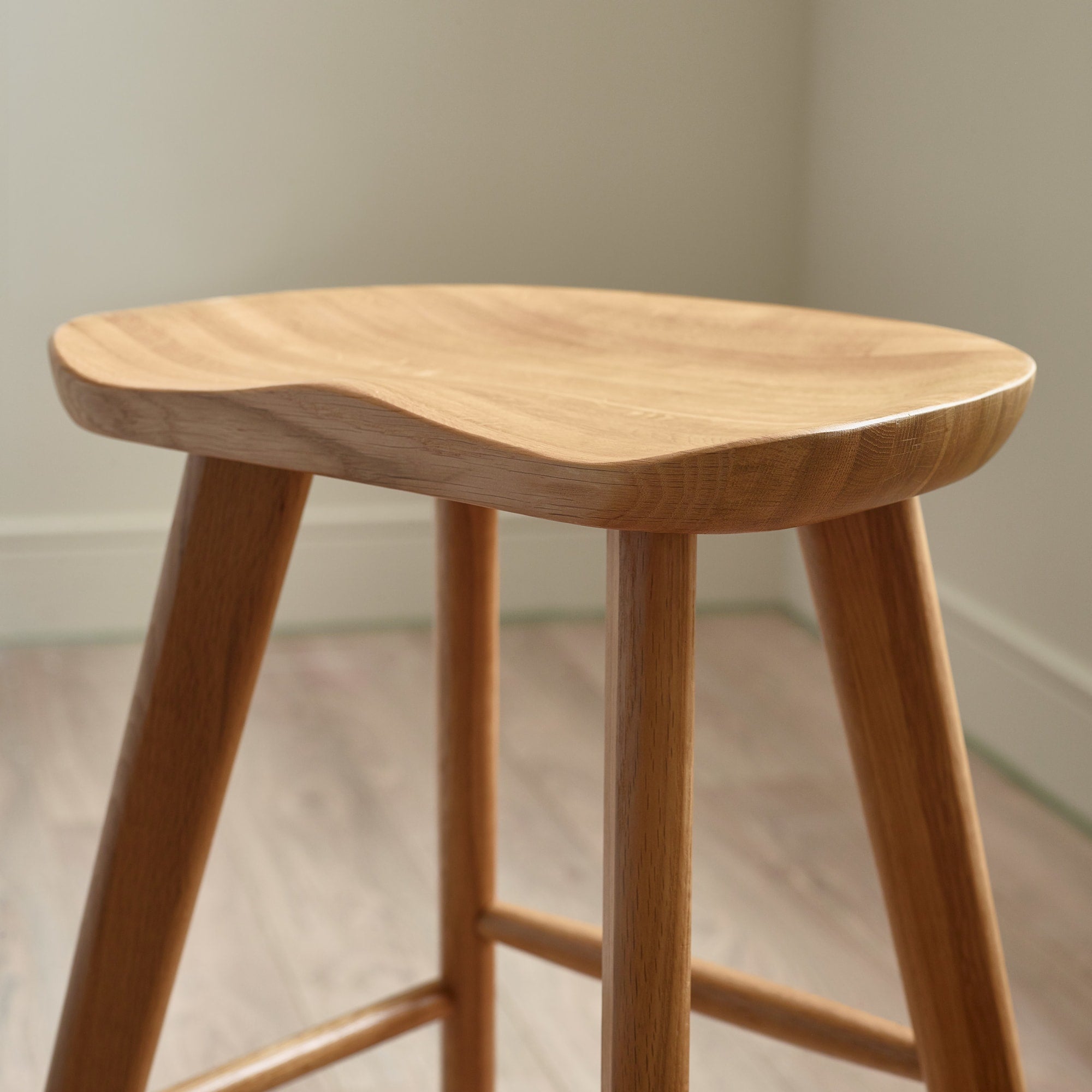 Mulu Natural Solid Oak Bar Stool - Cozyo